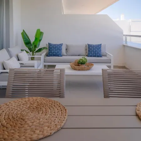 Chic Coastal Living On Estepona's Golden Mile Lejlighed Estepona