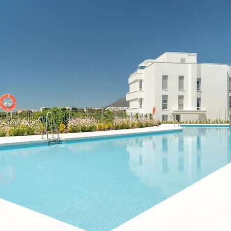 Lejlighed Chic Coastal Living On Estepona's Golden Mile Estepona