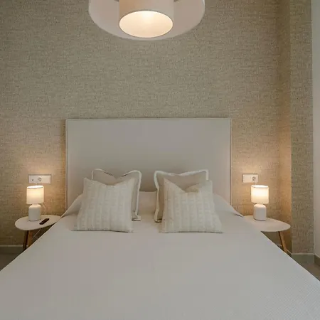 Chic Coastal Living On Estepona's Golden Mile Apartmán