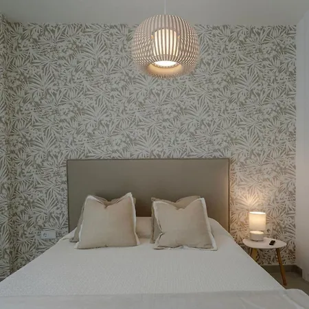 Chic Coastal Living On Estepona's Golden Mile Apartmán