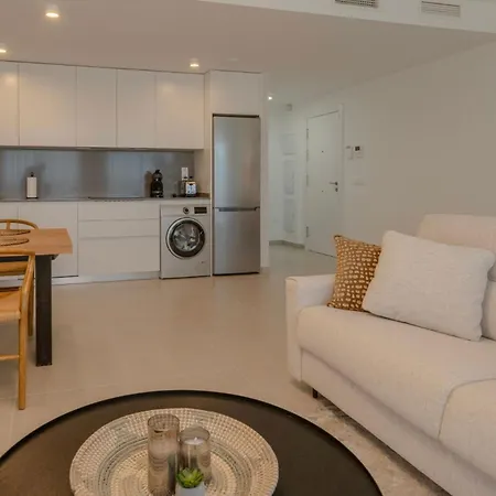 Lejlighed Chic Coastal Living On Estepona's Golden Mile
