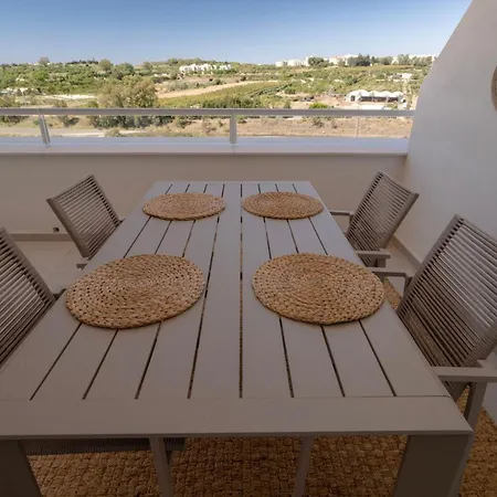 Chic Coastal Living On Estepona's Golden Mile Lejlighed *