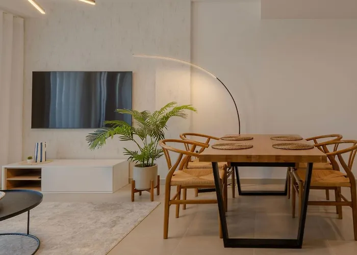 Apartamento Chic Coastal Living On Estepona's Golden Mile