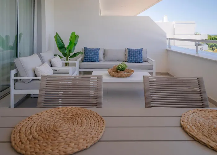 Chic Coastal Living On Estepona's Golden Mile Lägenhet Estepona