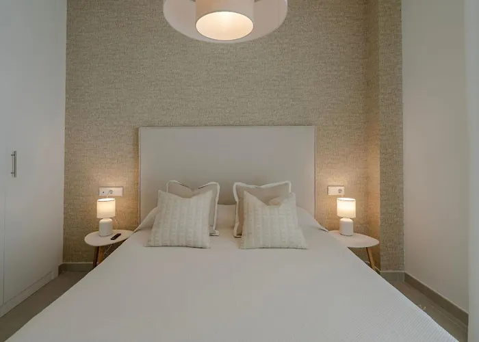 Chic Coastal Living On Estepona's Golden Mile Lägenhet