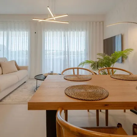 Appartement Chic Coastal Living On Estepona's Golden Mile Estepona